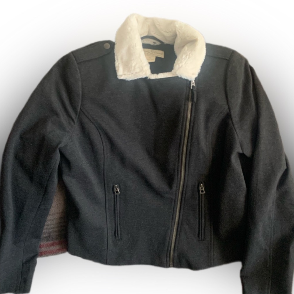 Pre Owned  Women's Lucky Brand Full Zip Jacket Sherpa Like Lining Sz Med Stylish